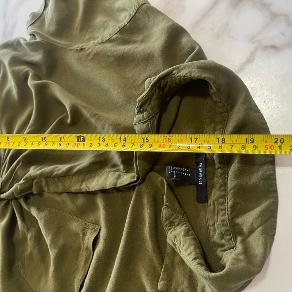 Forever 21 Olive Green Twist Front Crop Blouse | M | Collared Short Sleeve - Picture 10 of 10